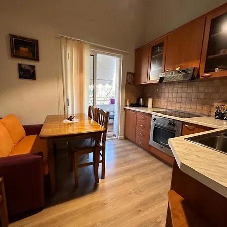 Kelly's Cozy Hideaway - * Tirana