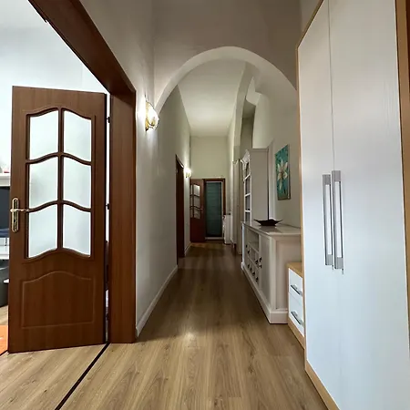 Апартаменты Kelly's Cozy Hideaway - Тирана