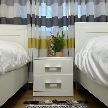 Kelly's Cozy Hideaway - Апартаменты Тирана
